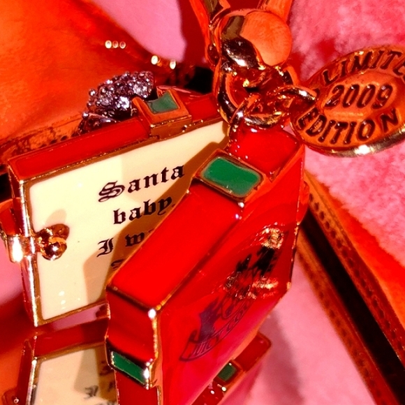 Jewelry - Santa Baby I Want Juicy Never Removed From Original 🎁 NWT